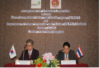  KOSHA signed arrangement for technical cooperation with DLPW in Thailand(2013.01.22)